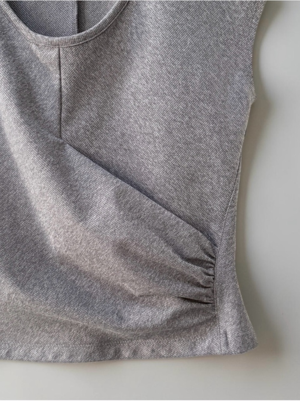 Athleta Women’s Gray Knit Stretch Top with Side Rouching! Small! - Picture 5 of 8